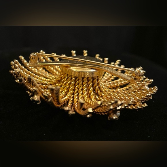 Holiday starburst brooch - Picture 5 of 6